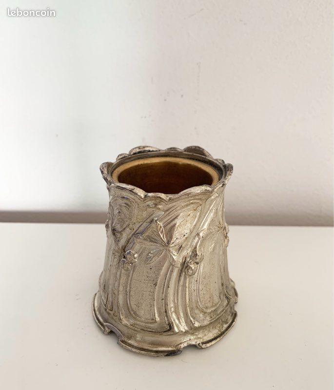 Pot Art Nouveau en métal (image 2)