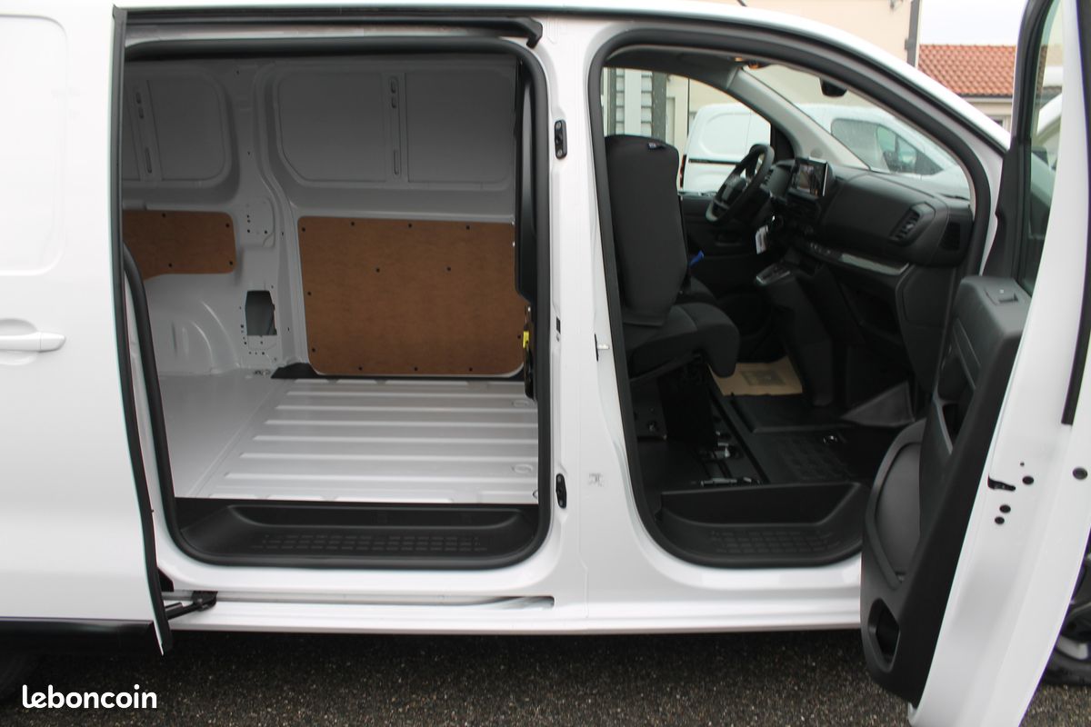 Citroën Jumpy III Fg Taille M 2.0 Blue-Hdi 145 EAT8 GPS, Caméra de recul, Pack Look sortie le 16/06/2025 , 5 Kilomètres, Prix Hors Taxe 25 400 euros (image 8)