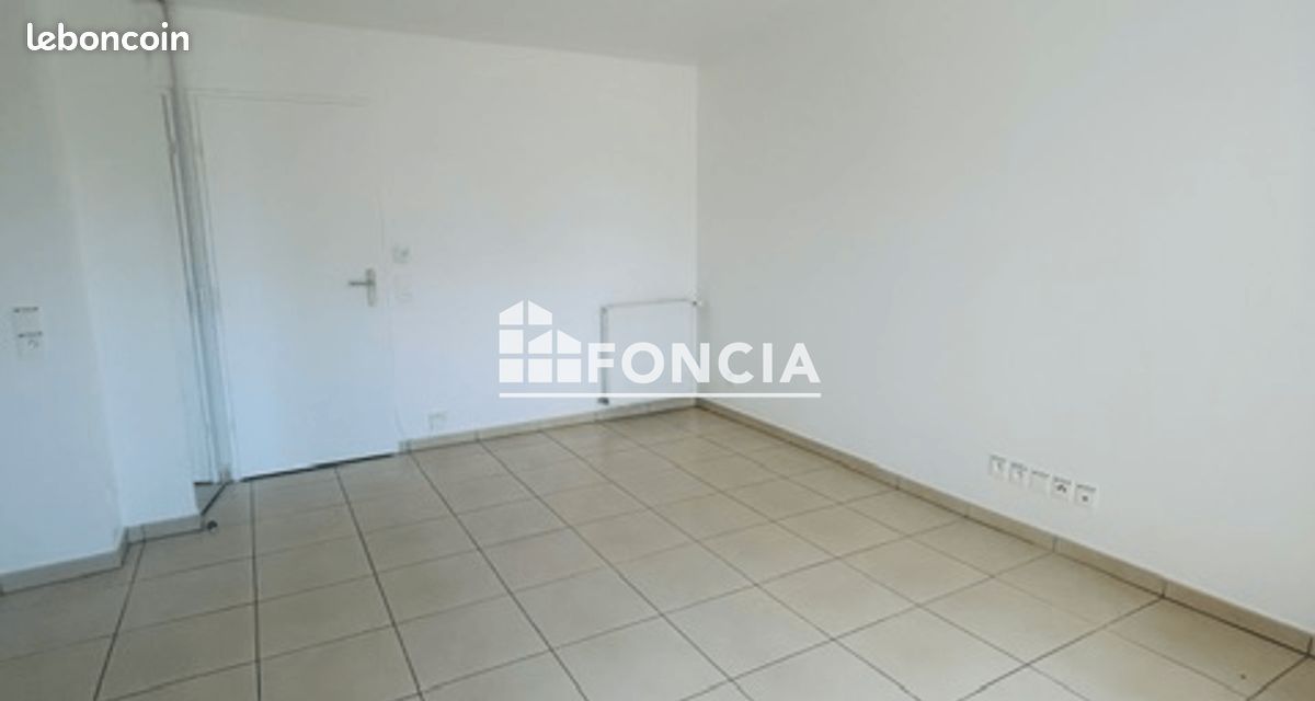 Apartment (image 8)