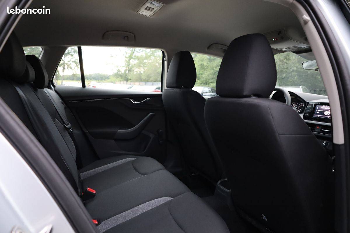 Skoda Scala 1.0 TSI 95 Active BVM6 +Faible kilométrage (image 9)