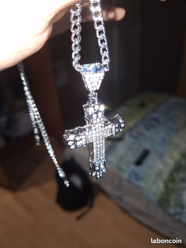 Chaine Croix Hip Hop Diamants 💎 (image 1)