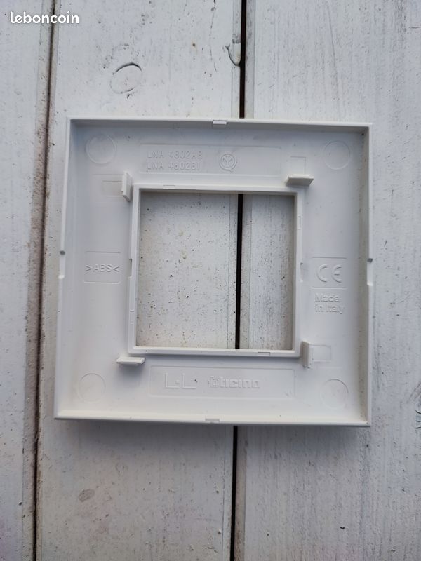 Bticino Plaque Livinglight 4 Modules Carrés Couleur Argent Lunaire