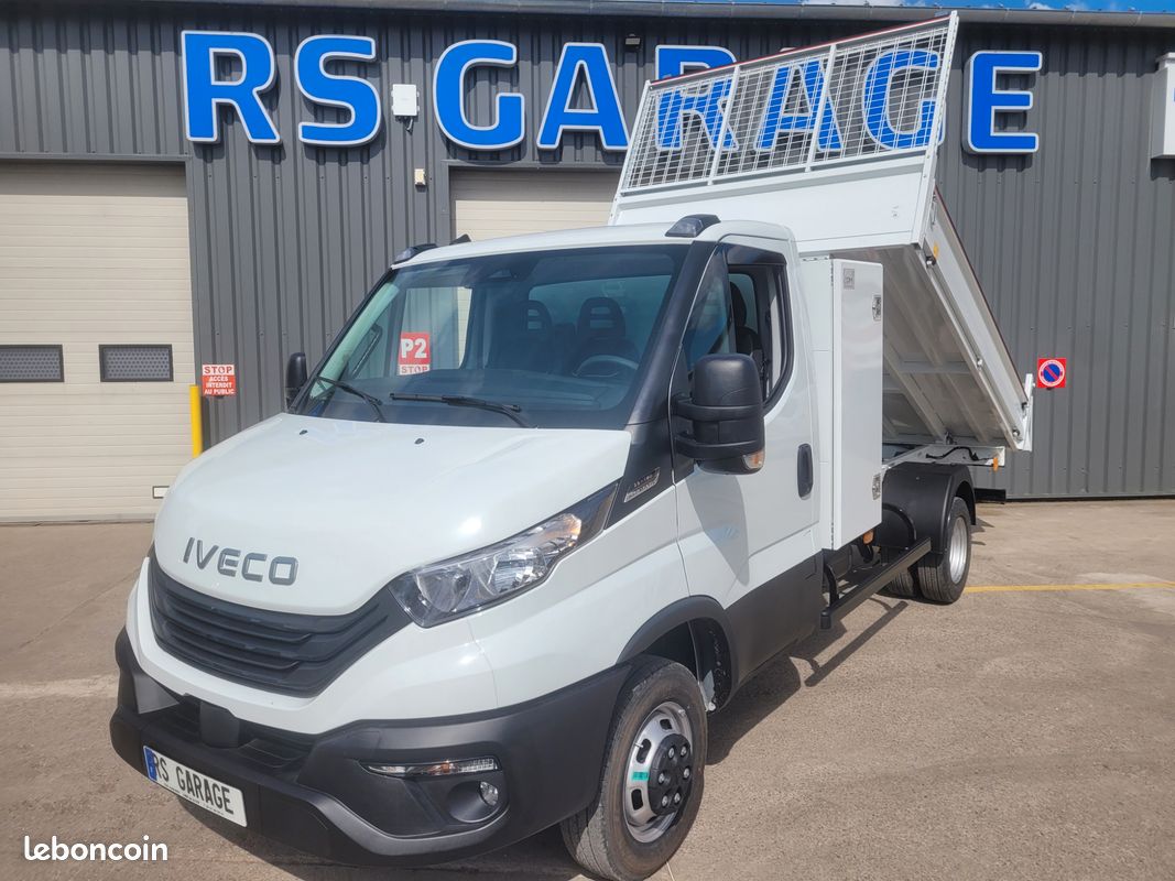 IVECO DAILY 35C18 HA8 PACK COMFORT + PACK CONSTRUCTION SIMPLE CABINE BENNE et COFFRE 03 PLACES comme NEUF avec BOITE AUTO + CAMÉRA + MOTEUR 3 LITRES + SUSPENSION RENFORCÉE ( Prix de Vente 49 990 HT ) (image 1)