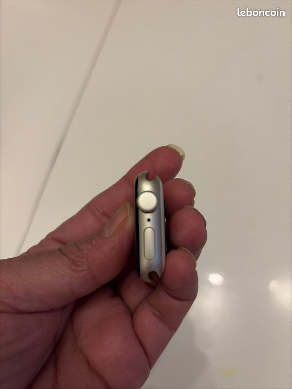 Apple Watch (image 4)