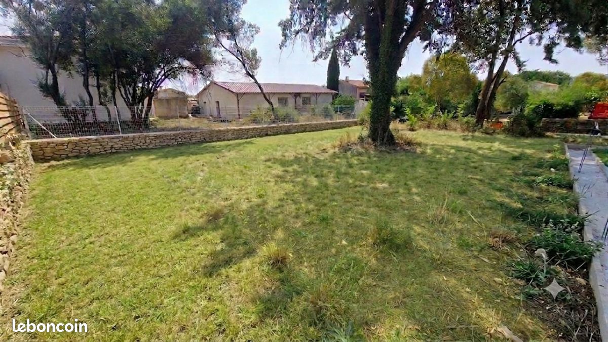 Terrain 379 m² Clarensac · 162 000 €