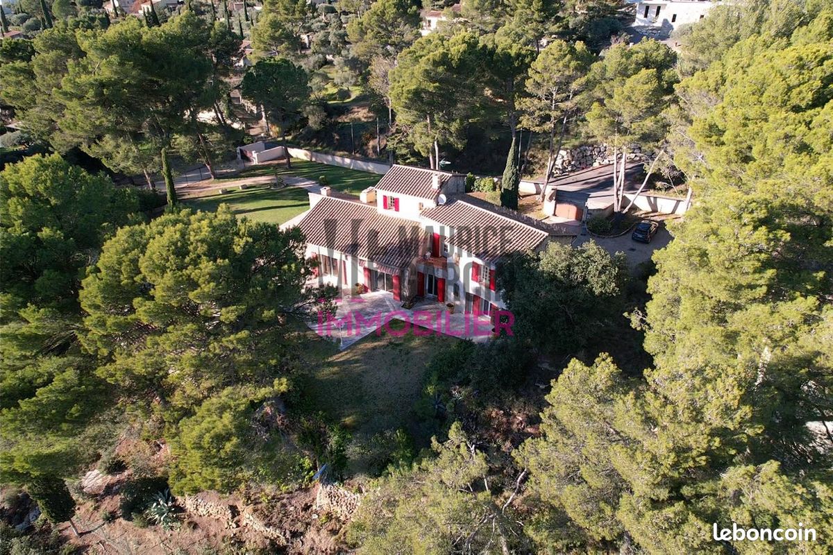 Maison 14 pièces 250 m² · à Beaumes-de-Venise · 250 m² · 1 370 000 €
