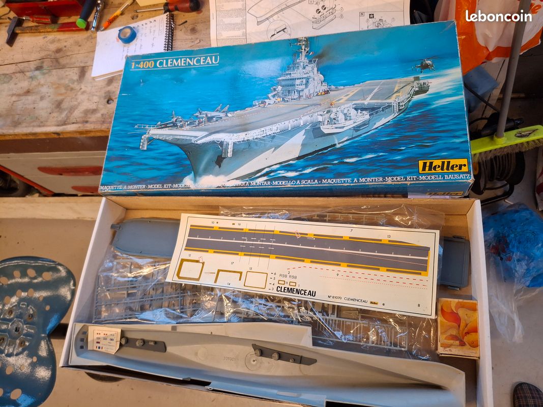 Maquette Porte-Avions FOCH/CLEMENCEAU 1:400 Heller - Canons Inclus