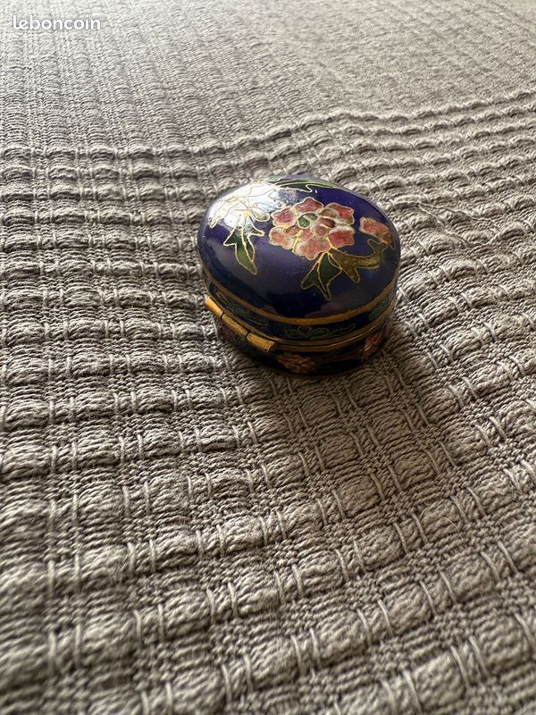 Petite boîte à pilules ou à bijoux cloisonnée émaillé bleu – vintage décor floral (image 6)