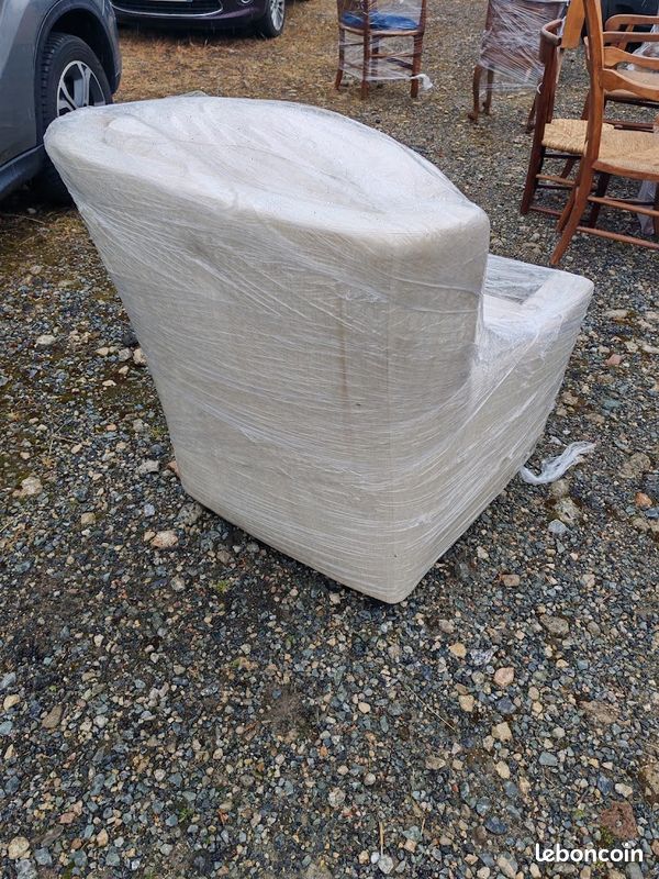 Fauteuil en tissu blanc (image 3)
