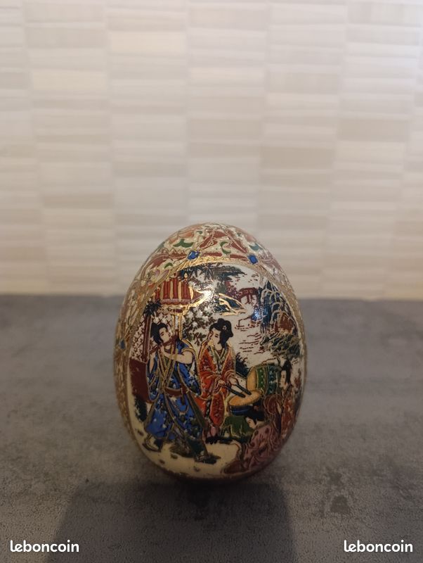 Oeuf en porcelaine finement peint à la main (image 1)