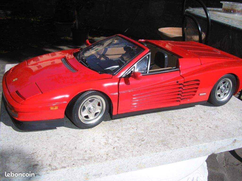 Pocher Ferrari Testarossa cabriolet 1/8 schaalmodellen (image 12)