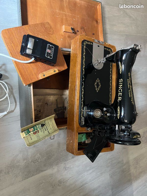 Machine à coudre ancienne Singer 15B88 électrique – coffret et accessoires (image 2)