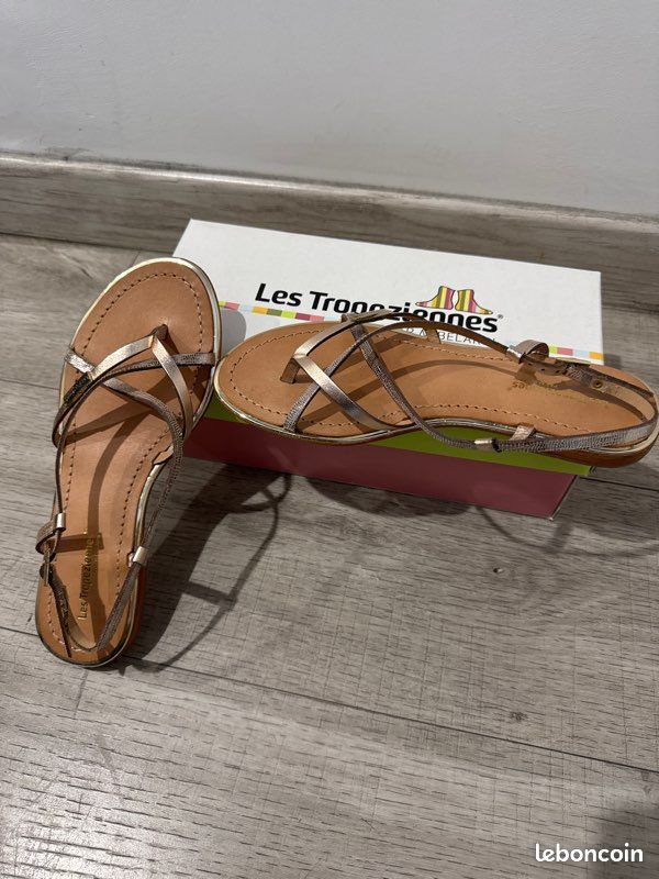 Sandale Les Tropeziennes par M BELARBI 37 Couleur Or Serpent (image 1)