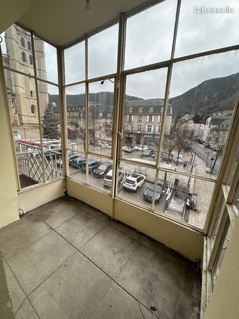 https://img.leboncoin.fr/api/v1/lbcpb1/images/fb/2e/f3/fb2ef3f807b6a57969437314a78707cbaf91f099.jpg?rule=ad-image