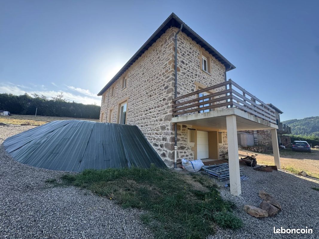 Maison 5 pièces 133 m² · à Saint-Just-d'Avray · 133 m² · 1 230 €