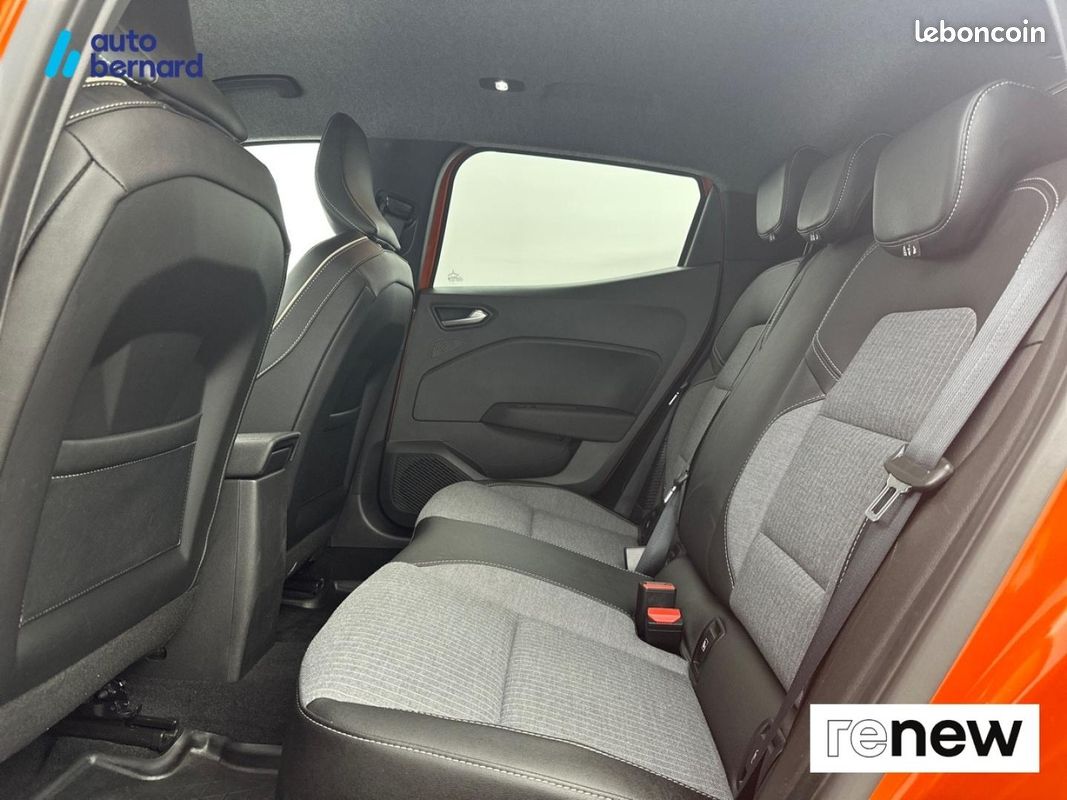 Renault Clio 1.6 E-Tech 145ch full hybrid Techno (image 10)