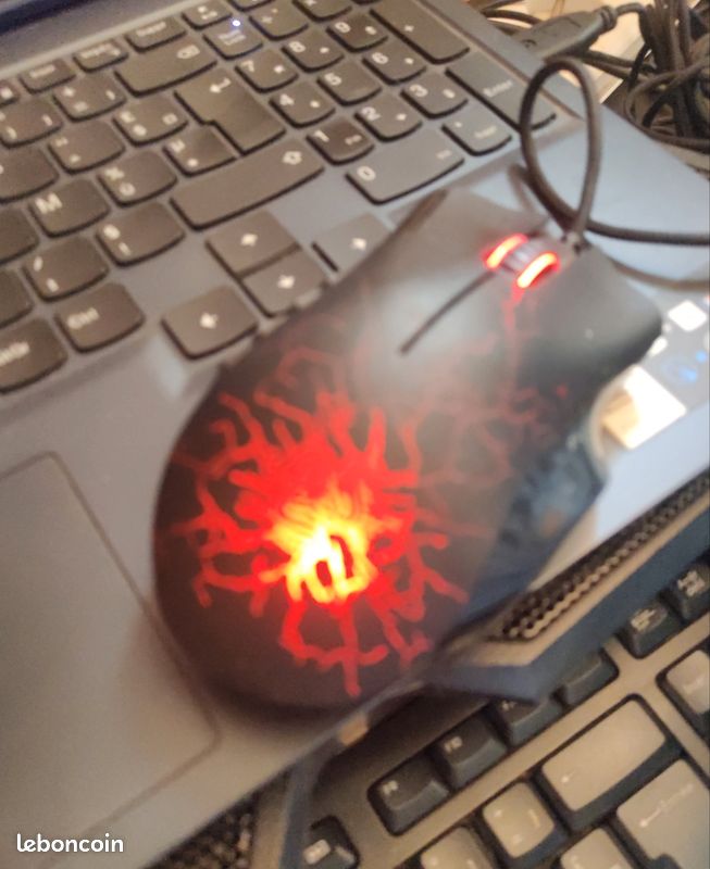 Razer Naga molten core edition (image 1)