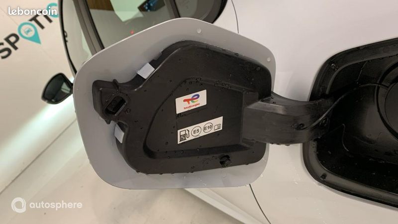 Peugeot 208 1.2 Hybrid 110ch Style e-DCS6 (image 32)