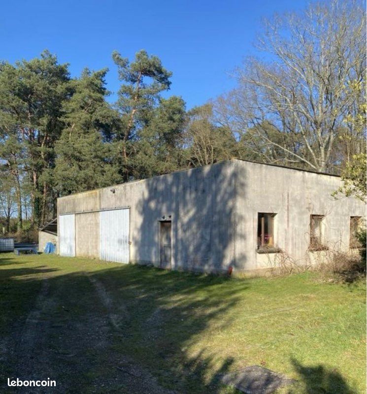 Parking 4 pièces 210 m² · à Bray-Saint-Aignan · 210 m² · 92 500 €