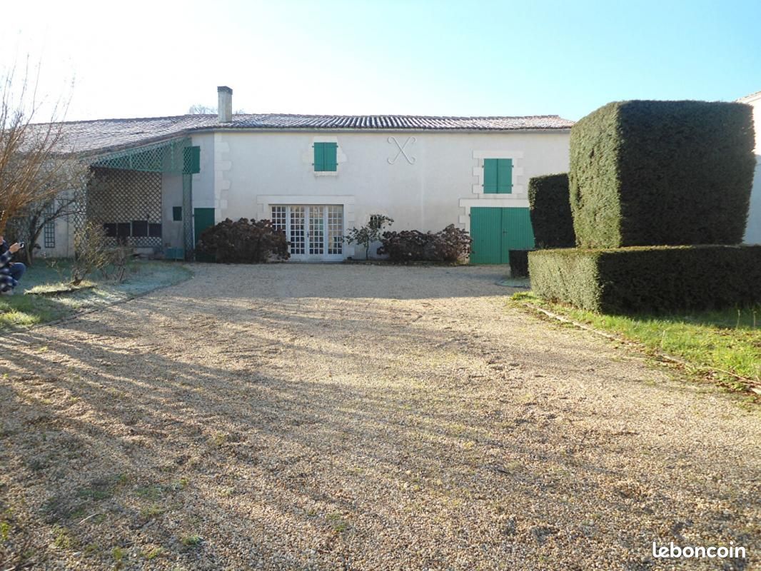 Propriété 11 pièces 320 m² - Saint-Georges-du-Bois 17700 (image principale 3)