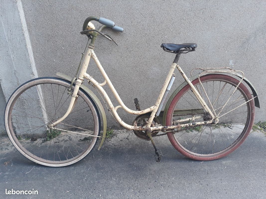 Velos ancien 1900 selle cuir poignè bois deco collection restauration meeting velos retro anjou velocypedia (image 6)