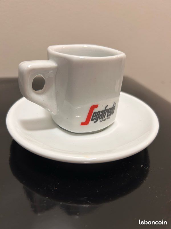 Lot de tasses et sous tasses à café Segafredo