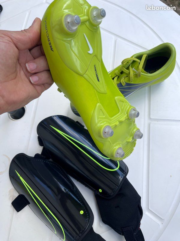 Crampon nike mercurial avec les protégées (image 2)