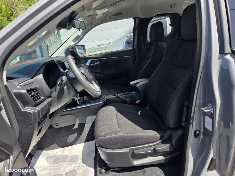 Isuzu D-MAX 2.2 DDI 164CH EVOLUTION SPACE M/T (image 6)