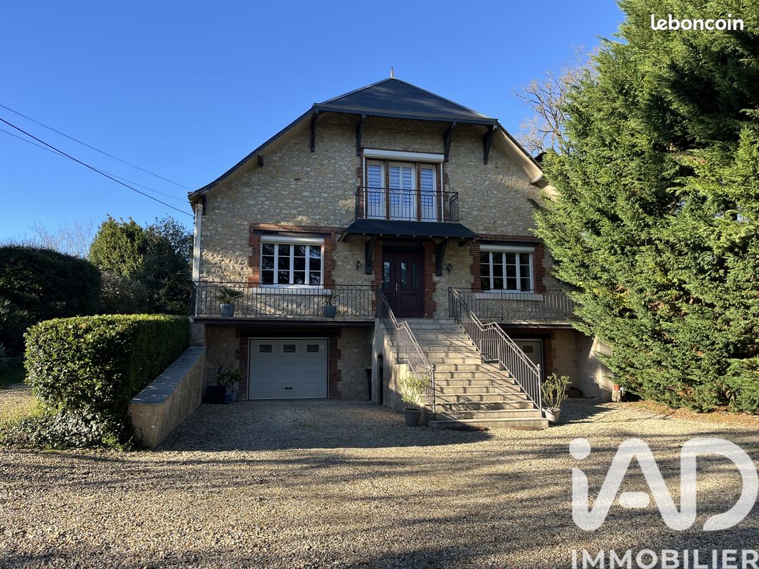Maison 7 pièces 200 m² · à Ruffec · 200 m² · 310 000 €