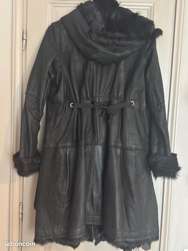 Veste Noire Girbaud – Taille 38 – Polyester – Style Casual Courte – Occasion Très Bon état