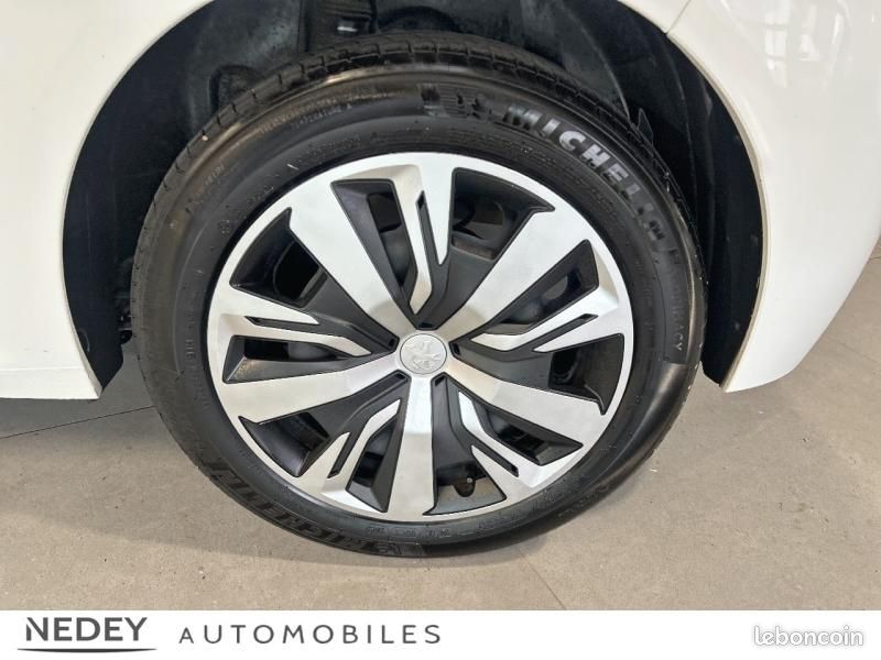 Peugeot 208 1.2 PureTech 100ch S&S Active (image 13)