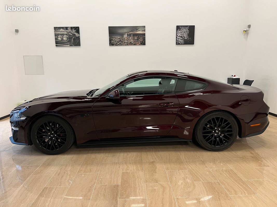 Ford Mustang 5.0 V8 GT 450 Ch BVA10 / Peinture Burgundy Velvet (Rare) / Pas de malus / Suivi complet / CarPlay / Android Auto / (image 2)
