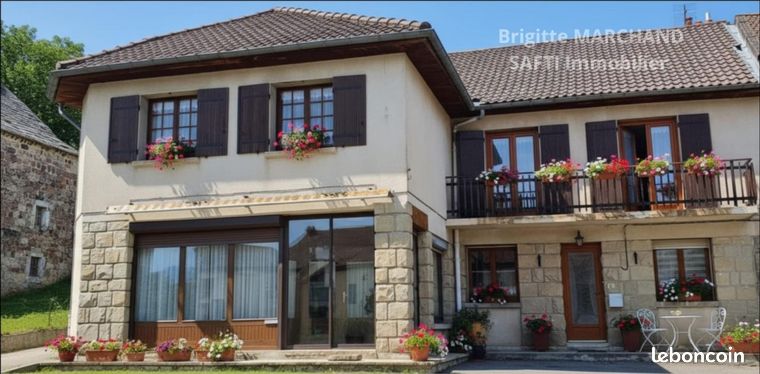 Maison 8 pièces 230 m²
