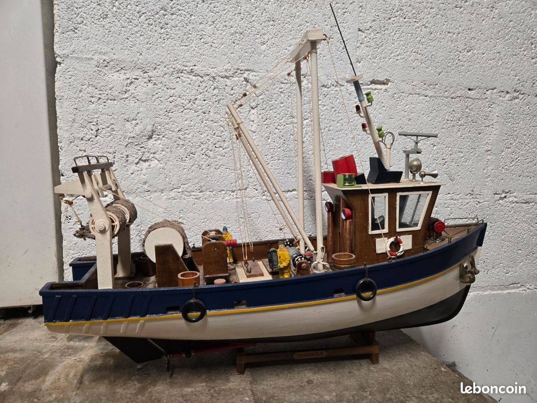 MAQUETTE DE BATEAU PÊCHE CHALUTIER 32cm