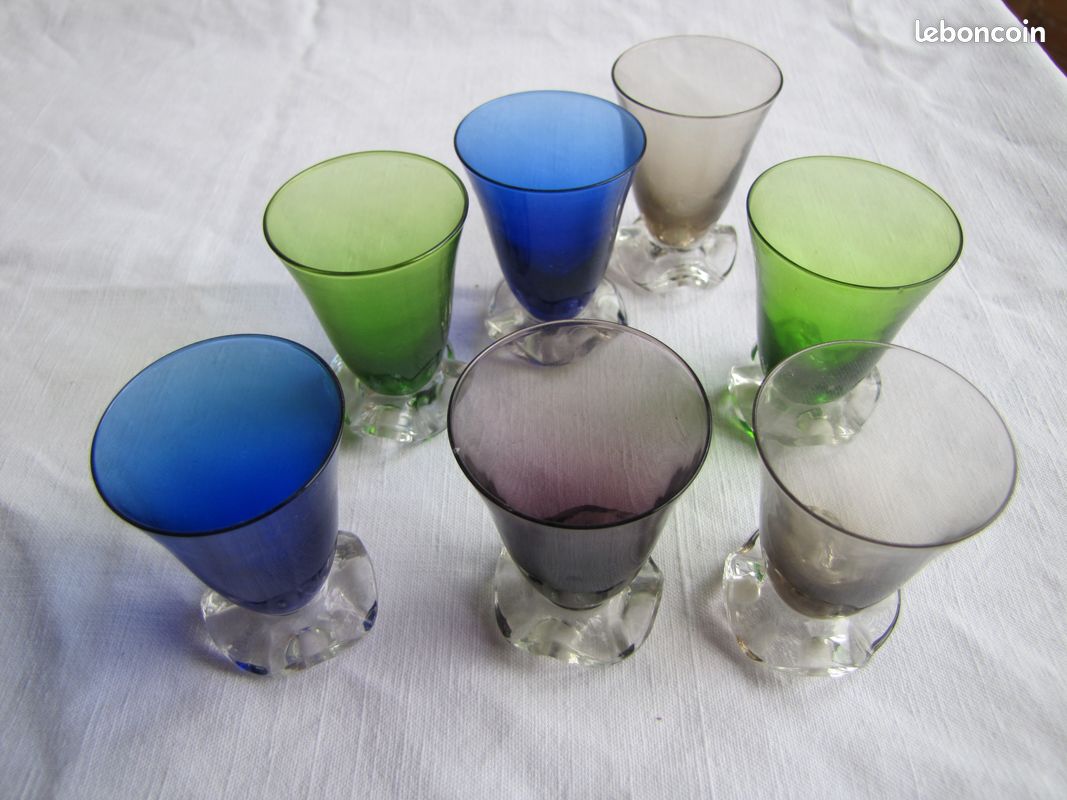 7 petits verres à liqueur (image 1)