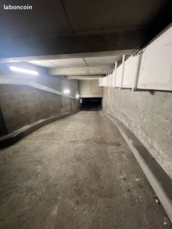 Parking face a la Gare de MASSY PALAISEAU