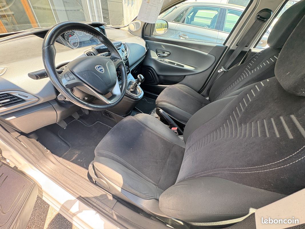 Lancia Ypsilon 1.2 8V 69ch Gold 5 p - Clim, Bluetooth (image 6)