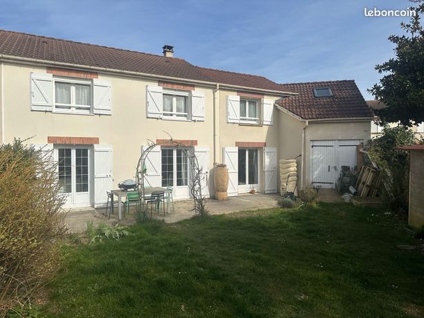 Quartier des Gâtines, maison familiale de 6 pièces et 4 chambres avec jardin