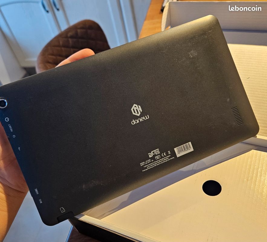 Promo Tablette Danew 10,1 Dslide 1021 3go - 32go + Folio chez Electro