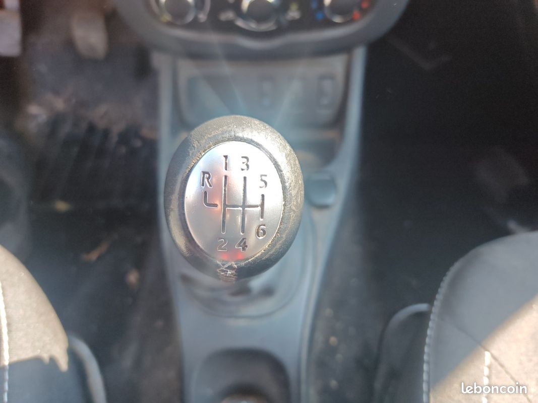 Dacia duster accidenté (image 7)