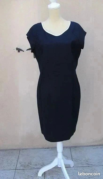 Robe ancienne à volants - France