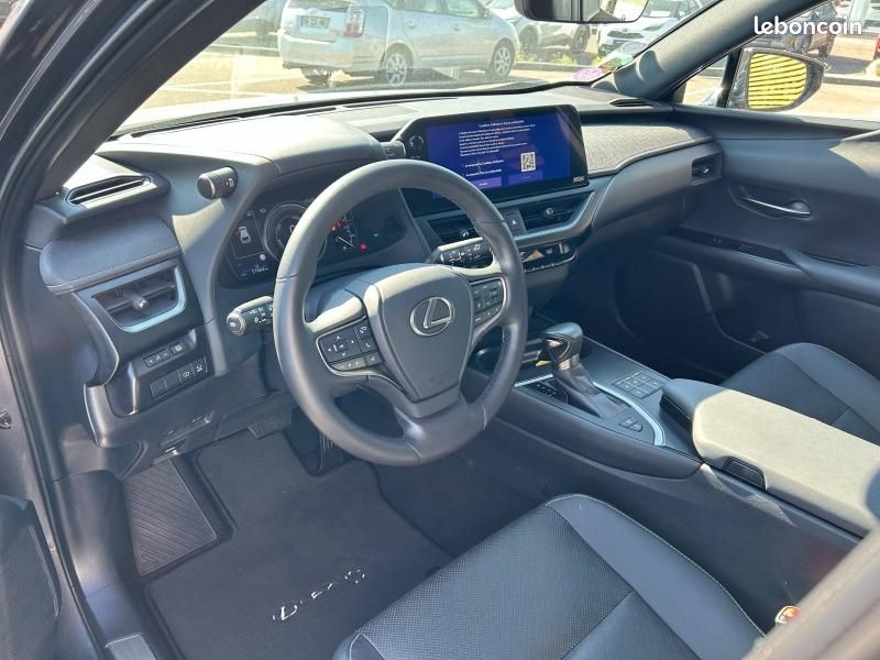Lexus UX 250h Executive 2WD (image 16)