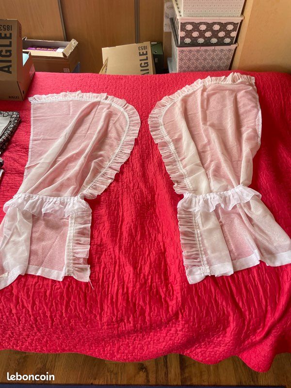 Vend paire de rideau blanc à volants pour cuisine ou autre (image 1)