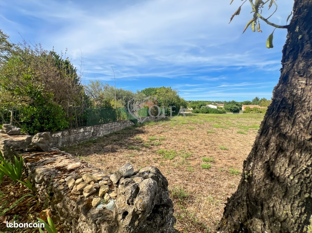 Terrain 1353 m² · à Saint-Quentin-la-Poterie · 1 353 m² · 180 000 €