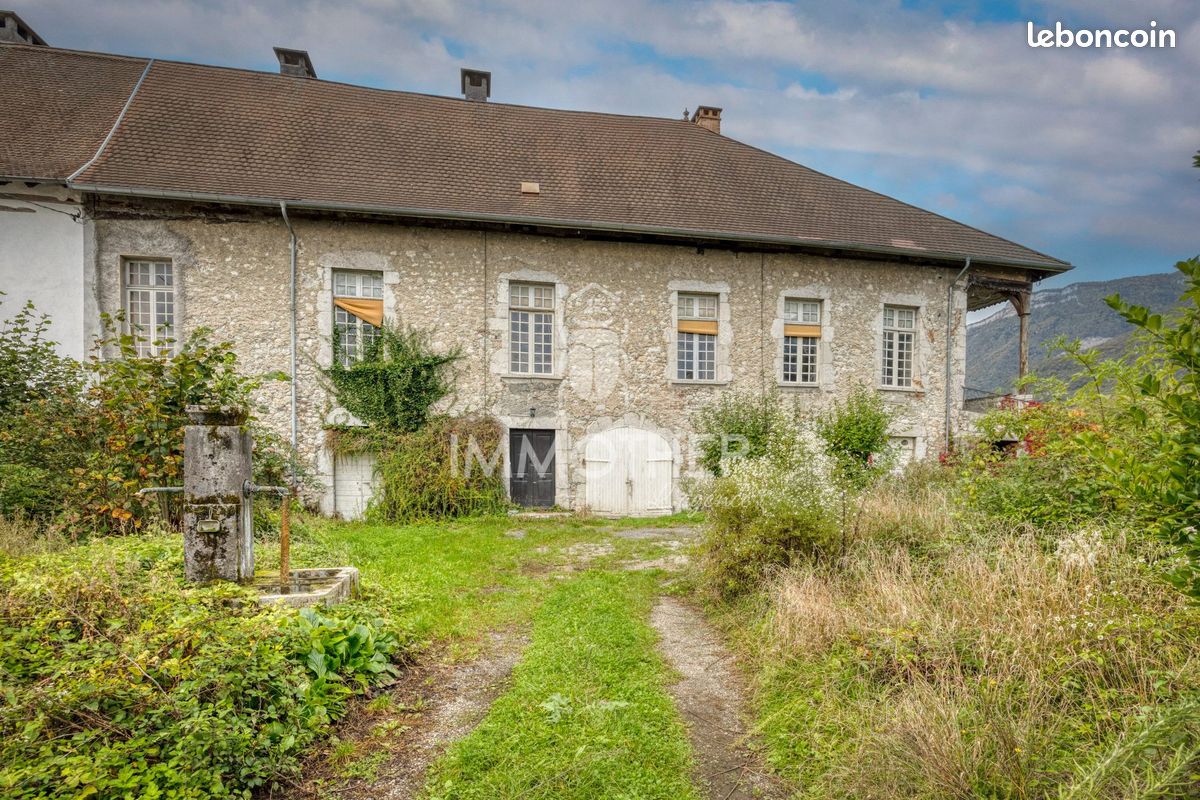 Maison 7 pièces 288 m² · à Crolles · 288 m² · 399 000 €