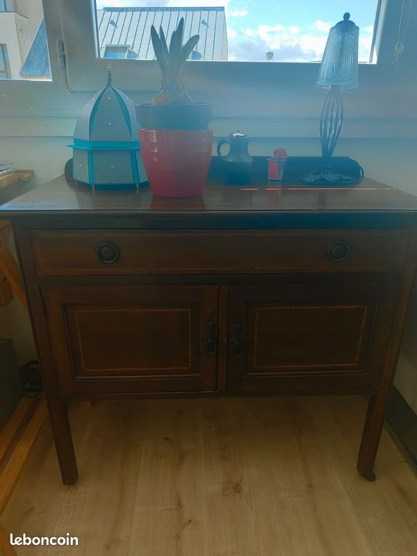 Petit meuble ancien (image 1)