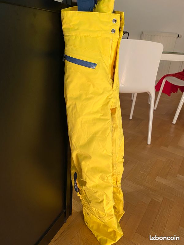 Le pantalon du ski garçon 10 ans en bon état (image 2)