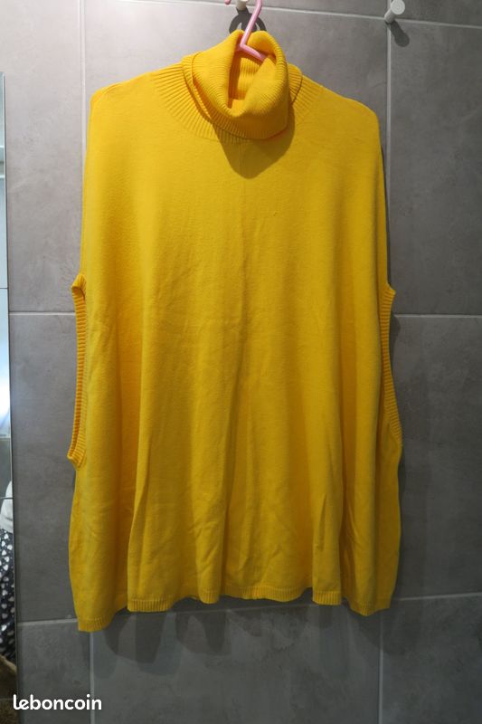 Cape poncho en maill souple col roulé taille M (image 1)