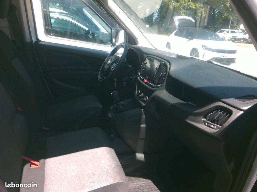 Fiat Doblo 3 places Prix TTC 1.6 MJTD 105cv Pro lounge Garantie 12 mois (image 3)