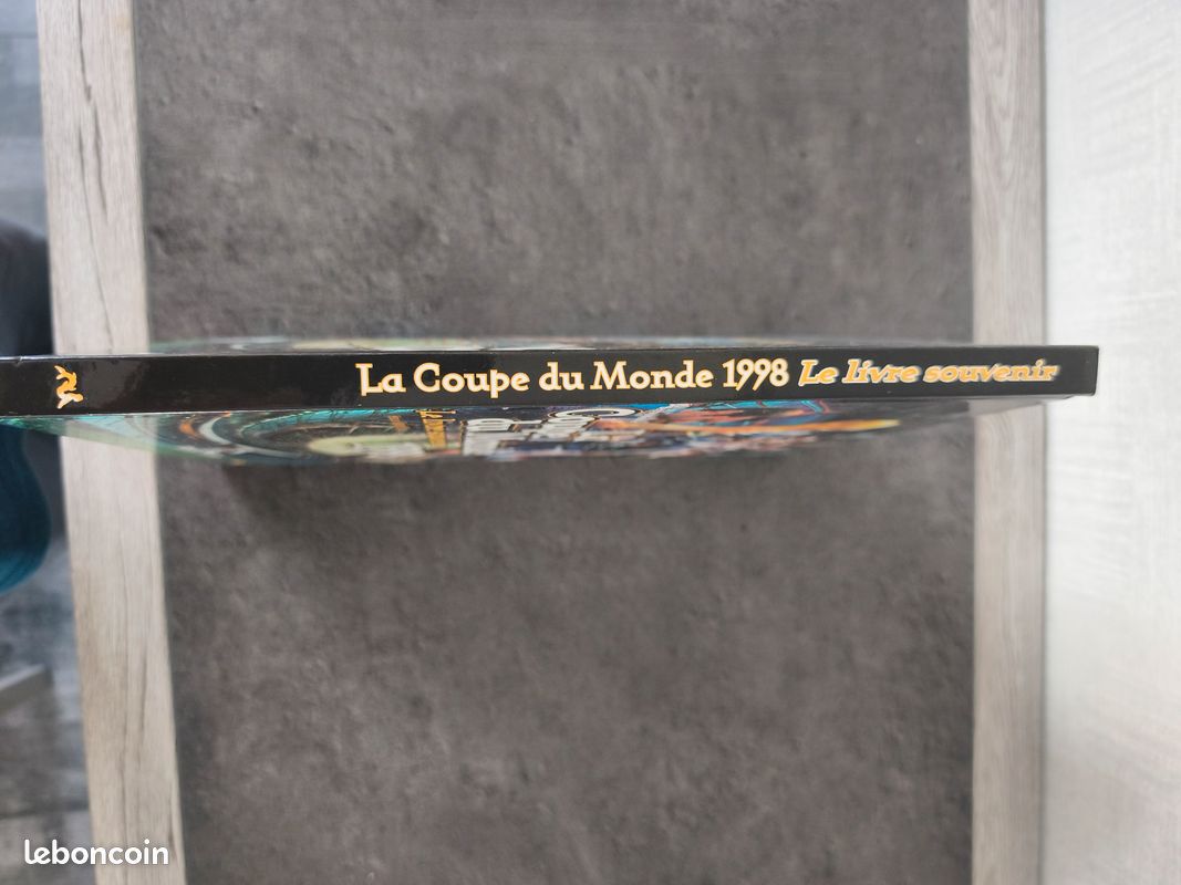 Livres COUPES DU MONDE DE FOOTBALL 1990, 1994, 1998 chaque livre à 8 euros (image 14)